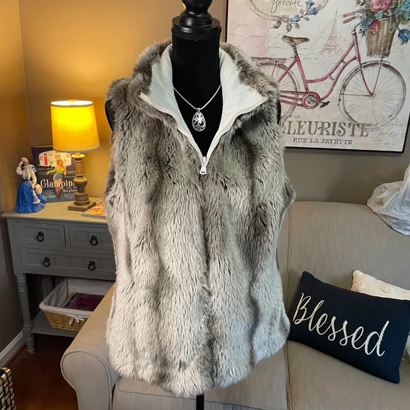 Kristen Blake, Reversible, faux fur vest, sz Med - Picture 4 of 12
